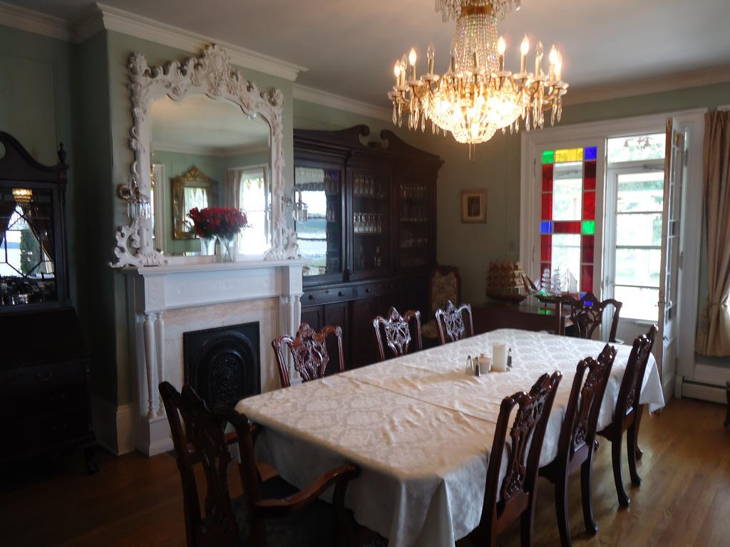 Governor'S Mansion Inn Miramichi Bagian luar foto