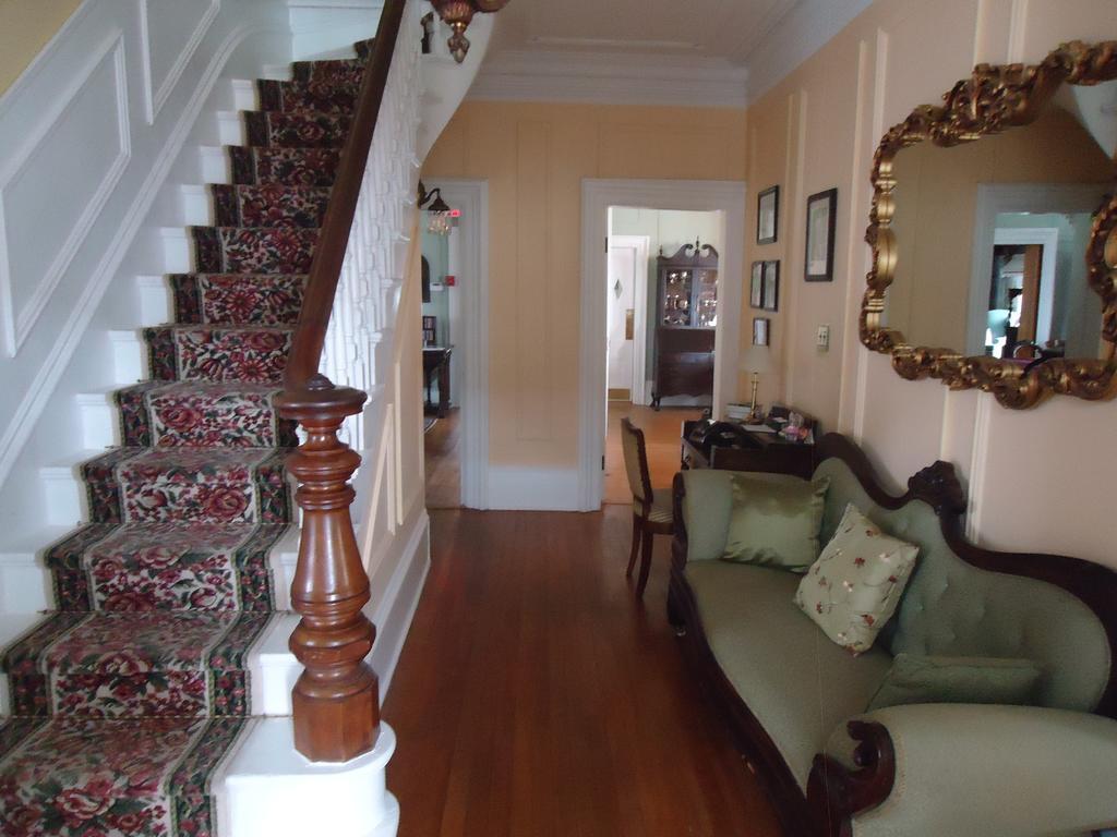 Governor'S Mansion Inn Miramichi Bagian luar foto