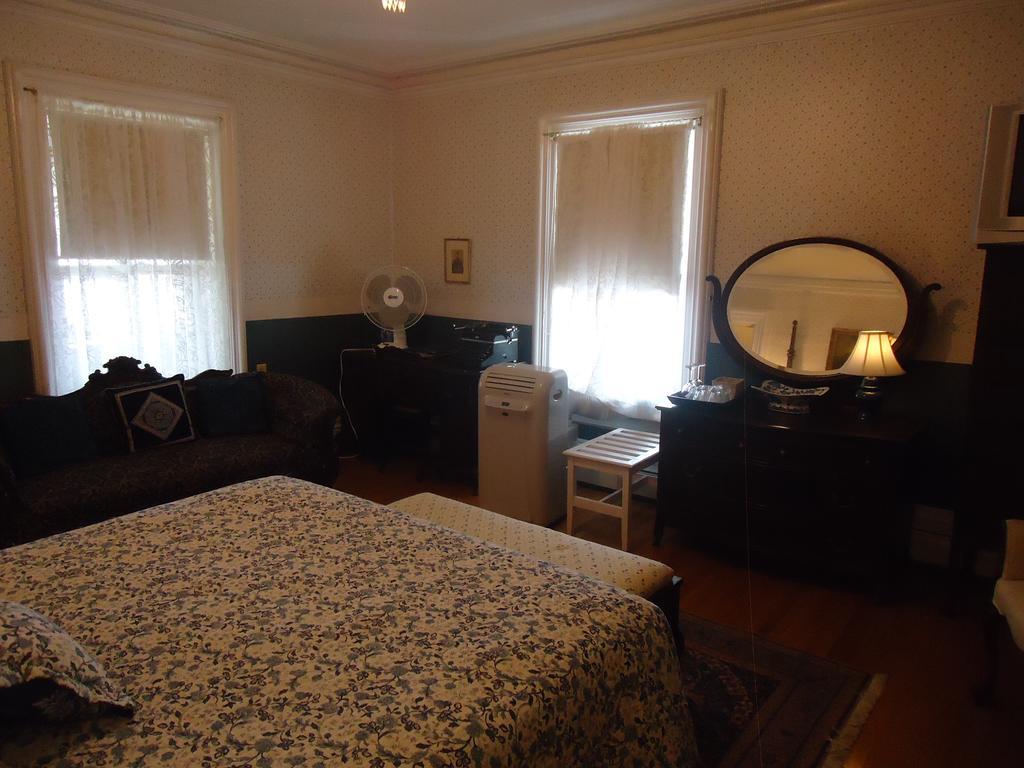 Governor'S Mansion Inn Miramichi Bagian luar foto