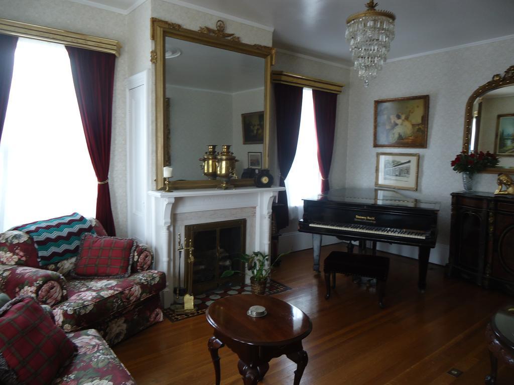 Governor'S Mansion Inn Miramichi Bagian luar foto