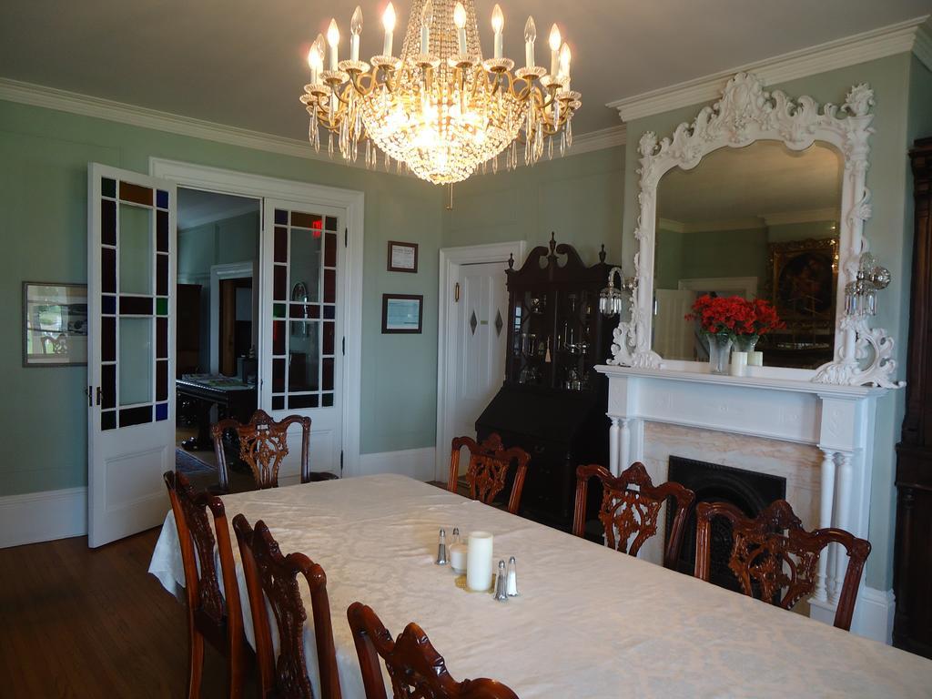 Governor'S Mansion Inn Miramichi Bagian luar foto