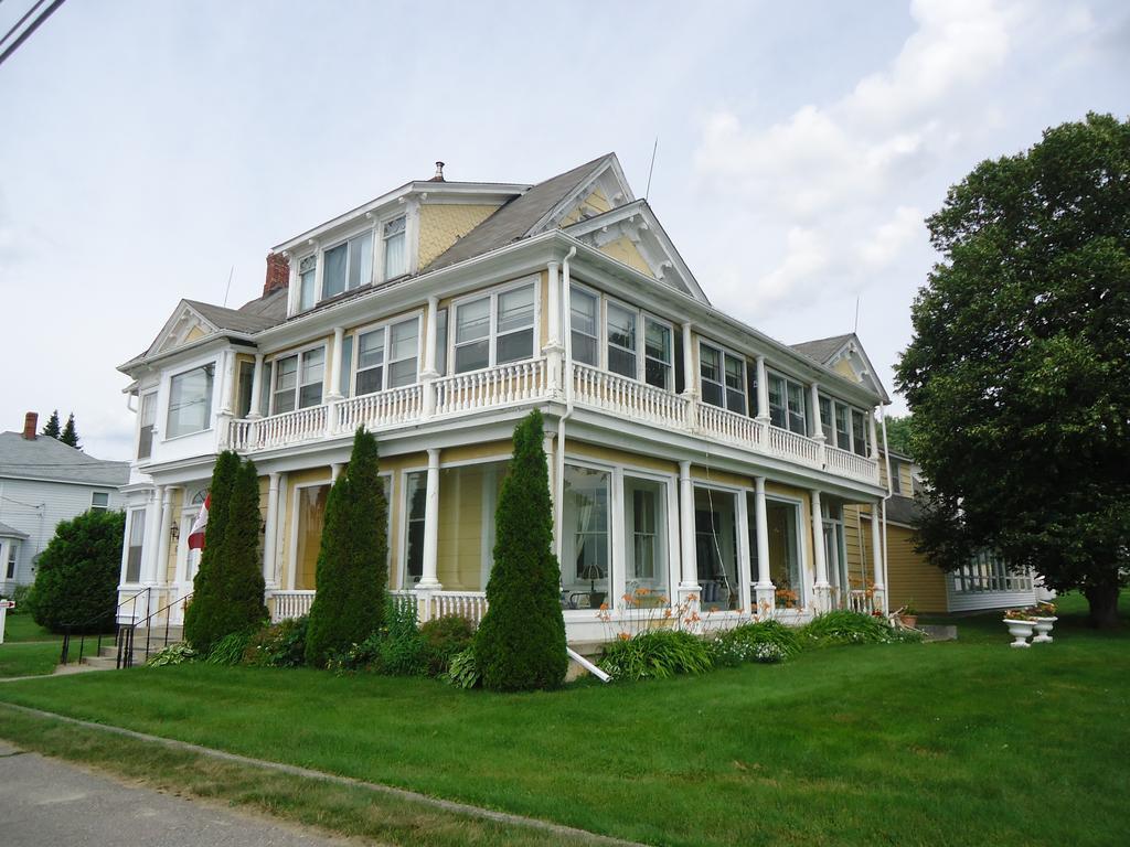Governor'S Mansion Inn Miramichi Bagian luar foto