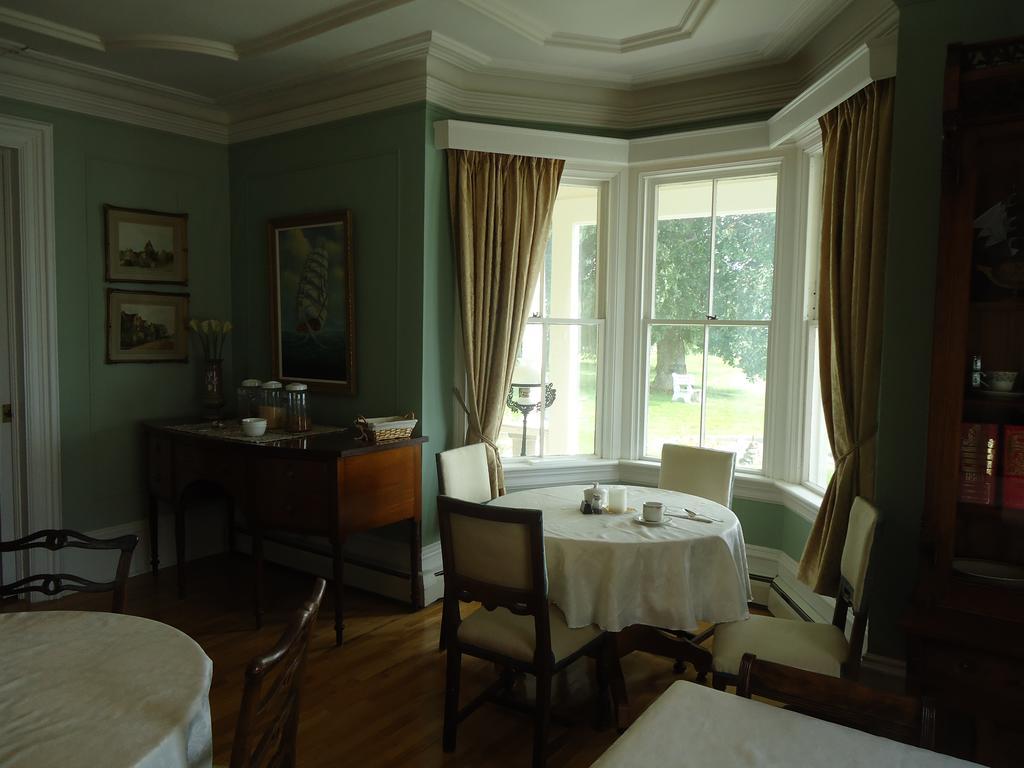 Governor'S Mansion Inn Miramichi Bagian luar foto