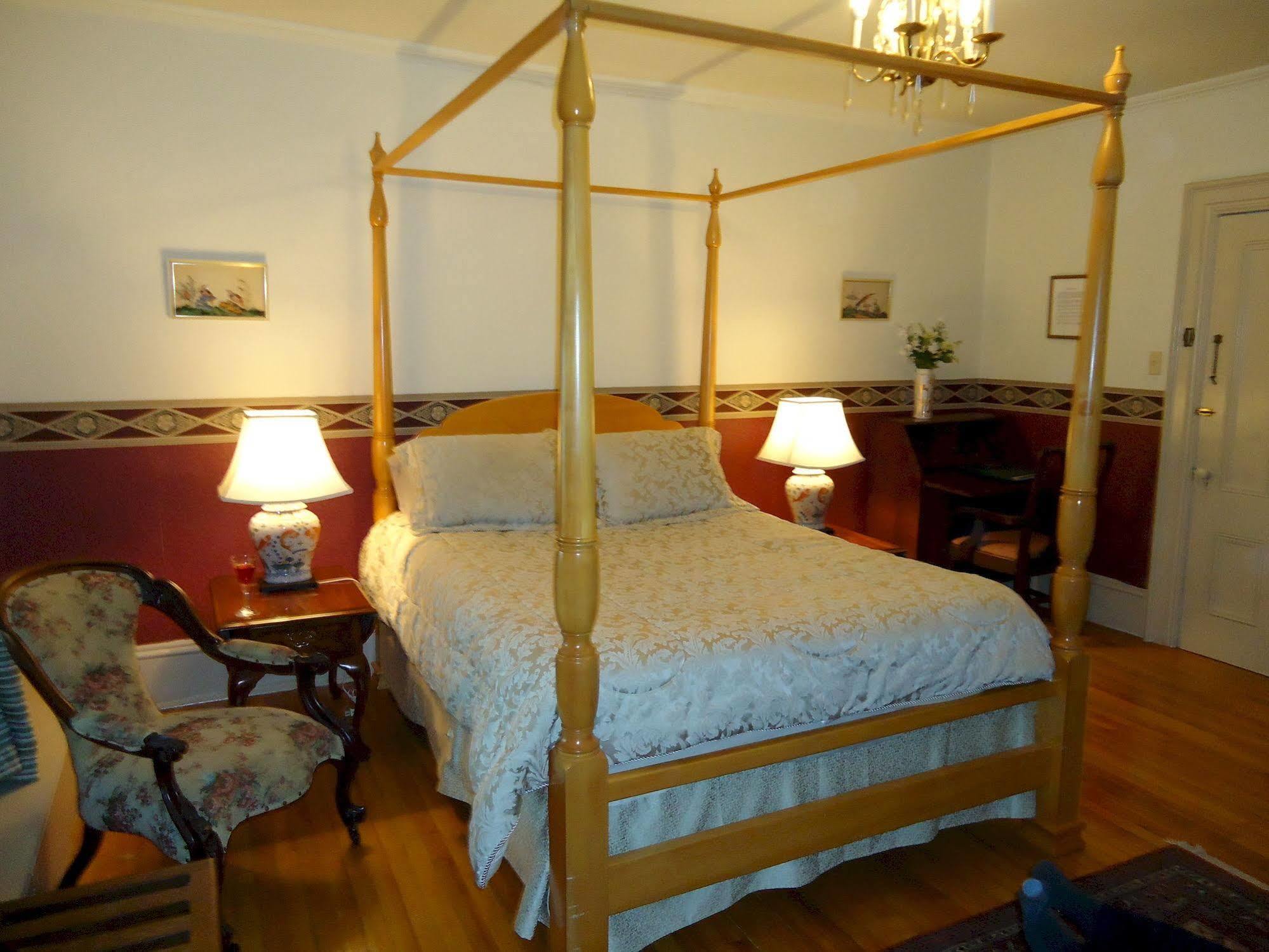 Governor'S Mansion Inn Miramichi Bagian luar foto