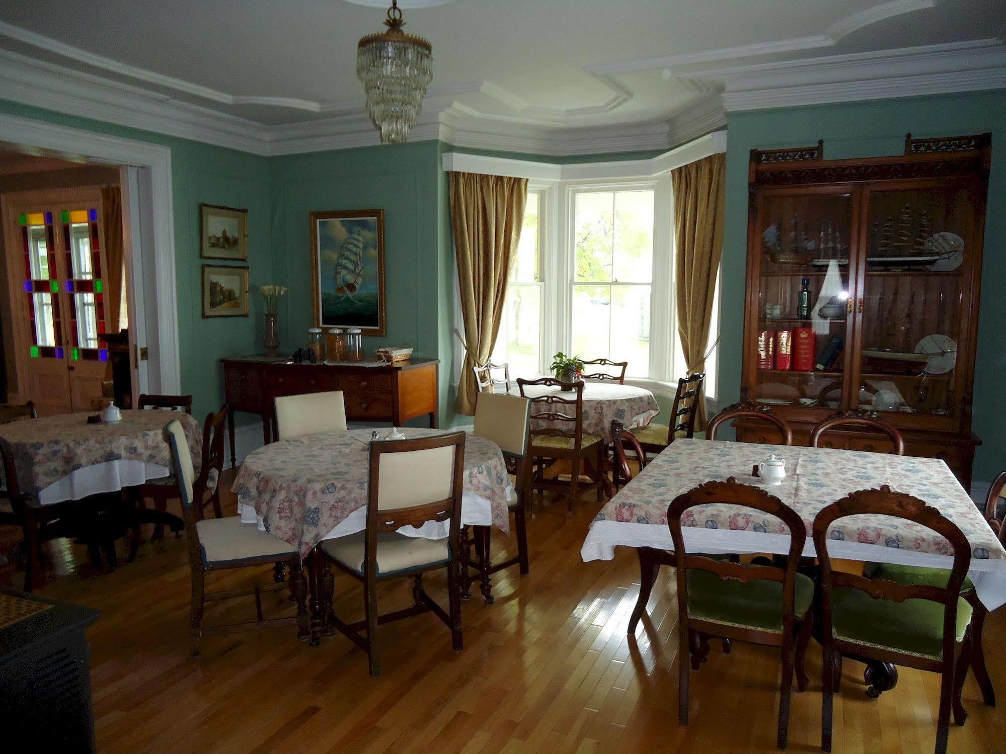Governor'S Mansion Inn Miramichi Bagian luar foto